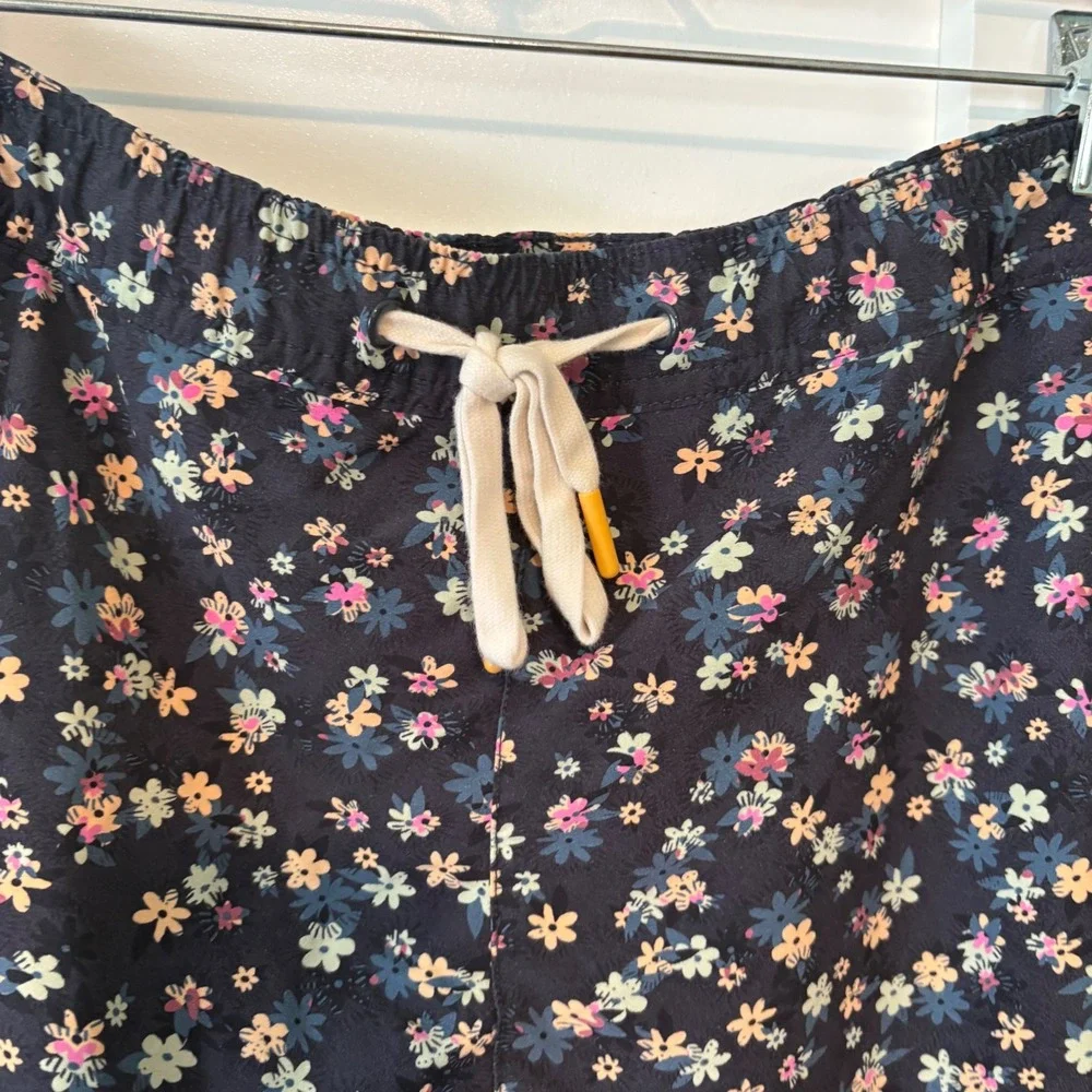 Marine Layer Men's Navy Floral Swim Trunks in Size M Beach